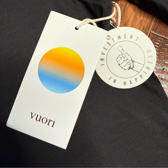 VUORI Lux Crew Long Sleeve Fitted Tee, Size S - Picture 5 of 6